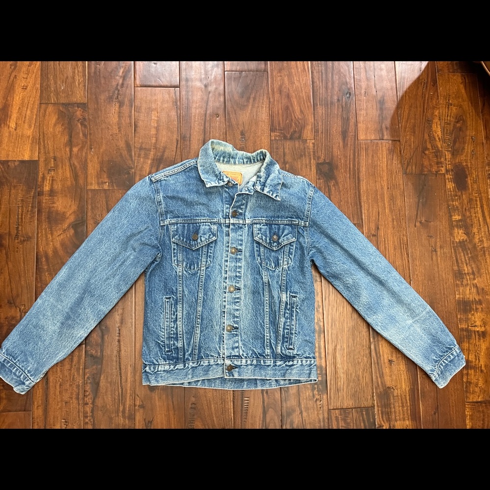 Gap Blue Denim Jacket men’s small. Size 40 Button Front Pockets Cotton